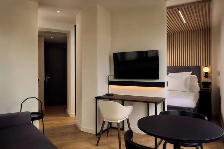 Room 4 of 52