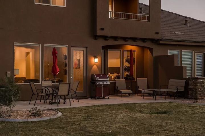 Hotel Exterior 30 of 36