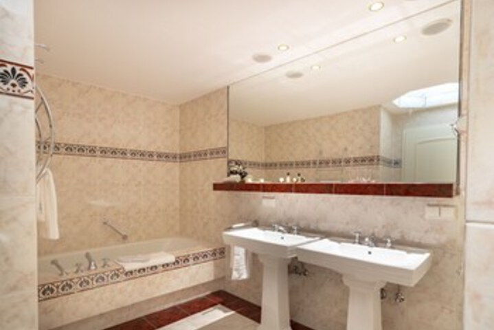 Room 3 of 10
