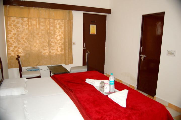 Room 3 of 49