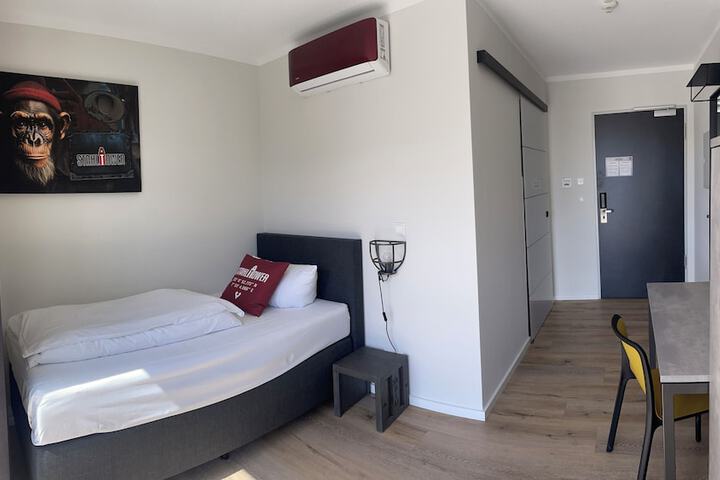Room 15 of 26