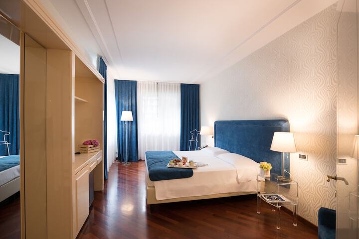 Room 7 of 74