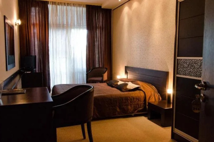 HOTEL EZEROTO