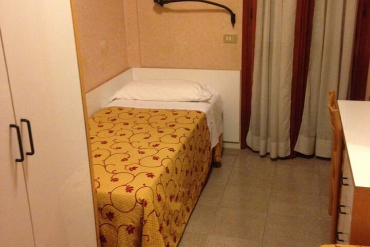 Room 14 of 39