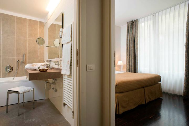 Room 26 of 48