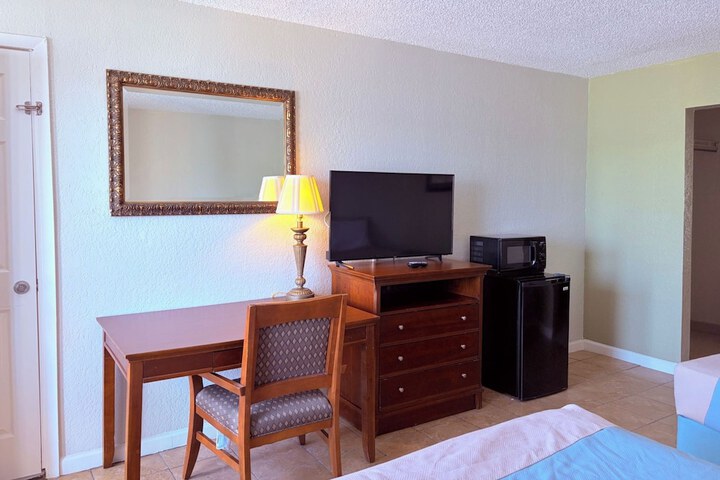 Room 8 of 27
