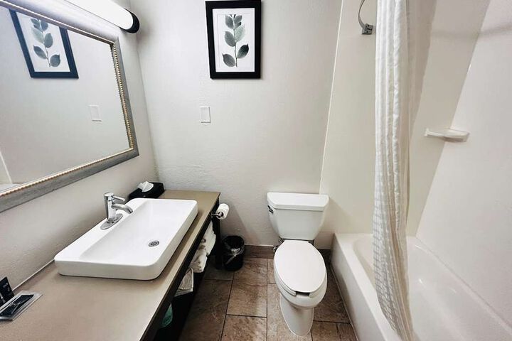 Room 32 of 35
