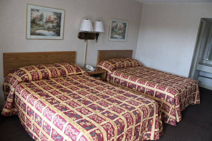 2 Double Beds (9 of 17)