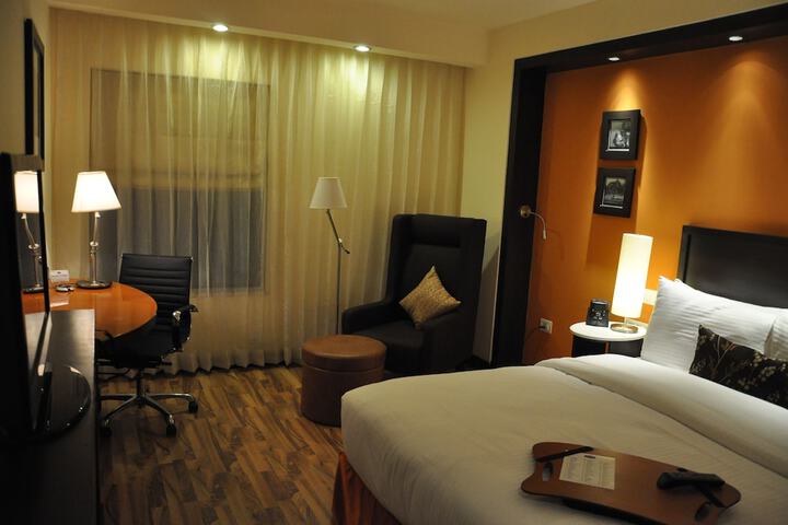 Room 14 of 66