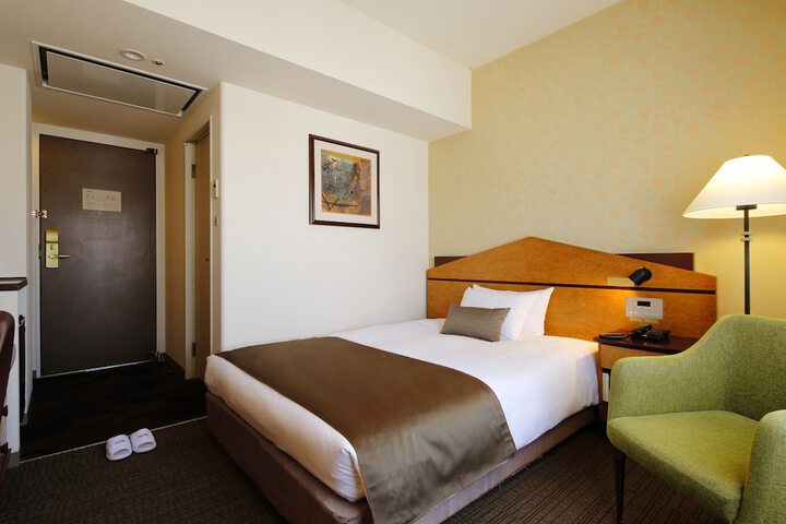 Room 8 of 82