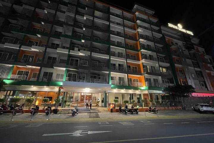 Zephyr Grand Hotel