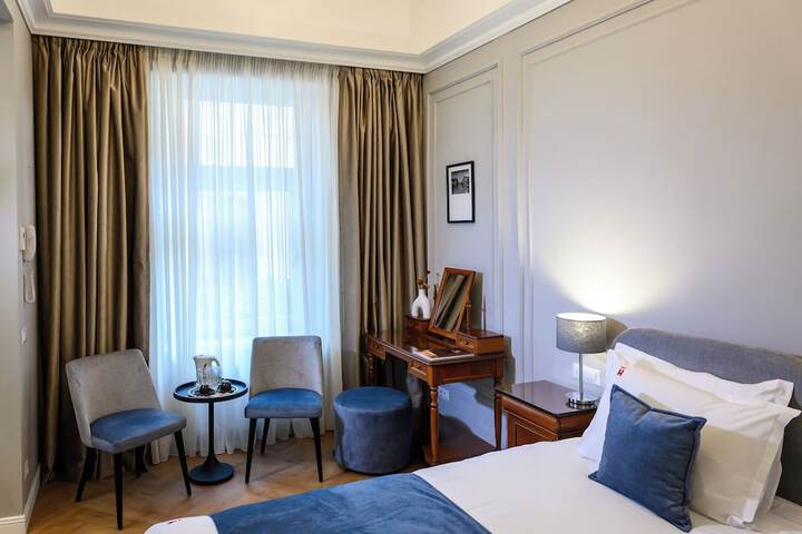 Room 17 of 34