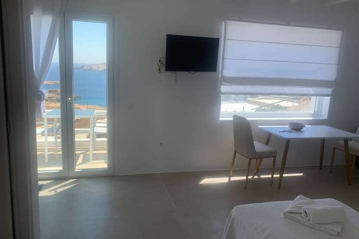 Room 4 of 10