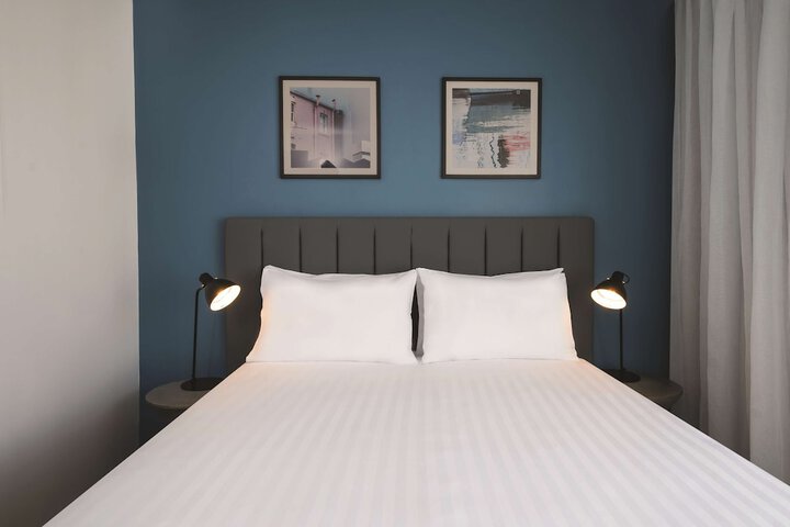 Room 16 of 86