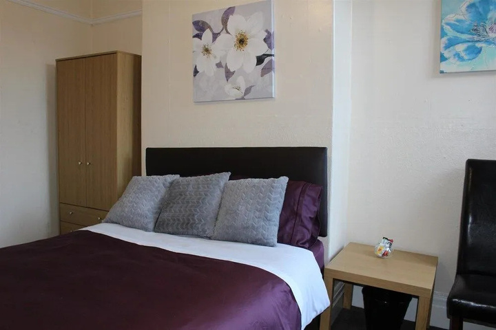 Room 5 of 10