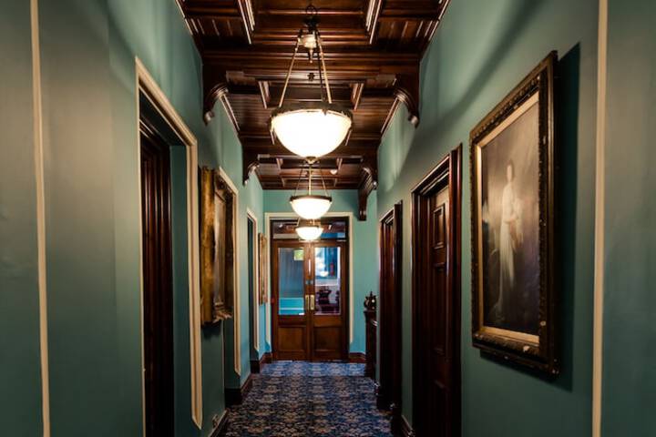 Ballroom/Hall 86 of 108