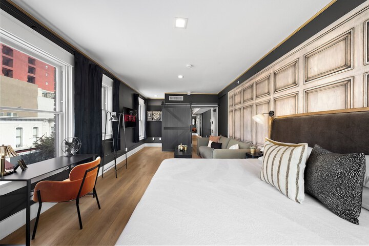 Room 100 of 285
