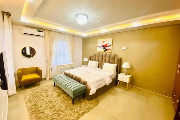 Room 4 of 27