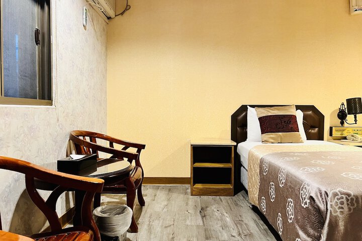 Room 15 of 25