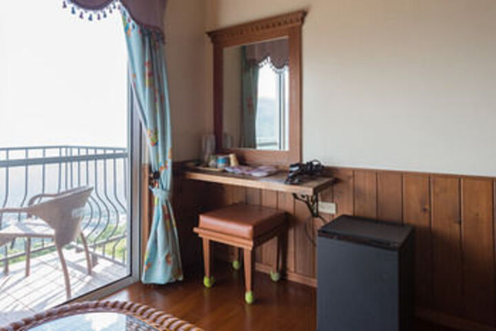 Room 28 of 65