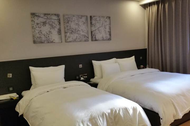 Room 9 of 60