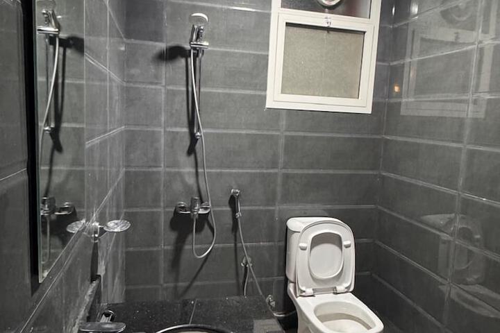 Room 7 of 9