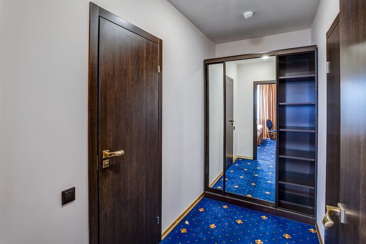 Room 22 of 33