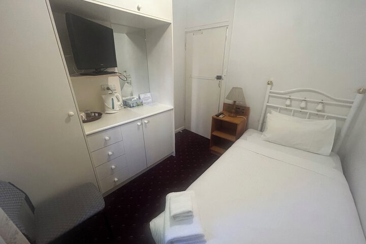 Room 11 of 30