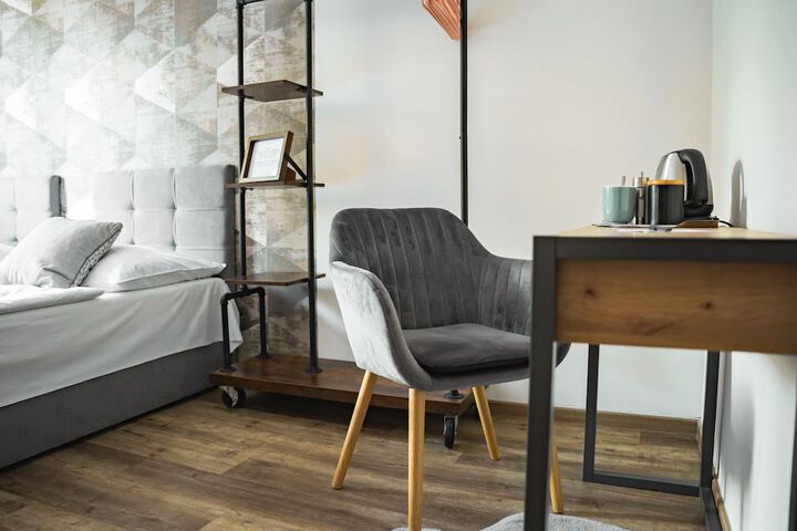 Room 45 of 106