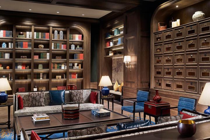 Lounge 66 of 106