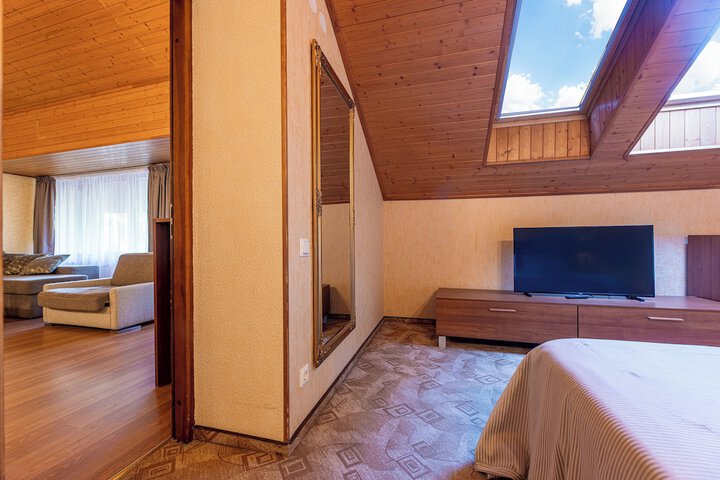 Room 136 of 214