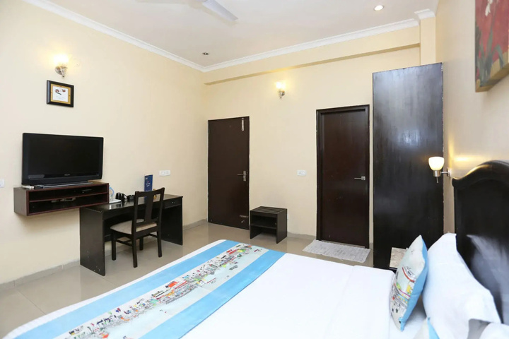 Room 3 of 14