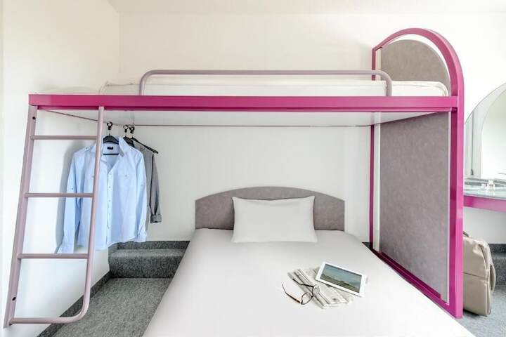 Room 11 of 22