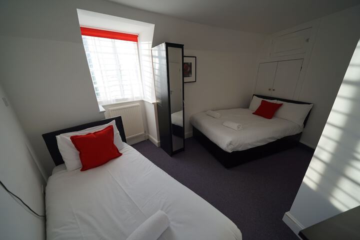 Room 10 of 33