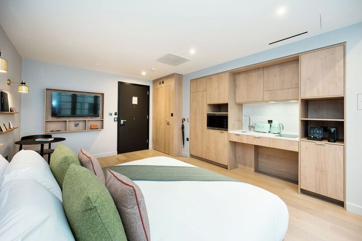 Room 6 of 43