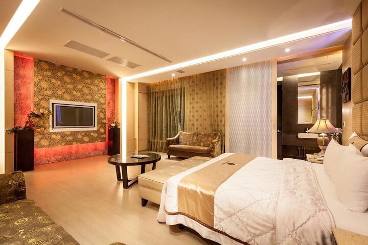 Room 15 of 62