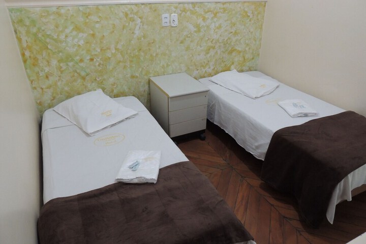 Room 42 of 107