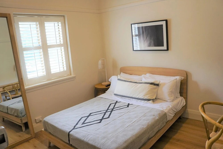 Room 5 of 18