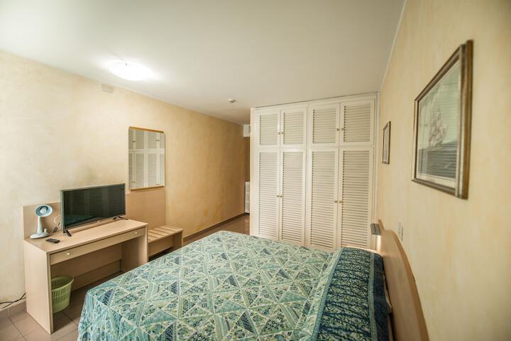 Room 8 of 42