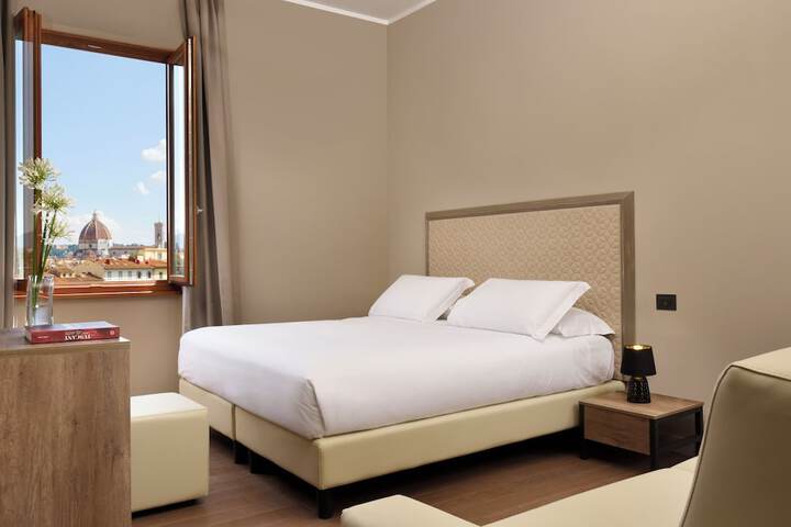 Room 10 of 16