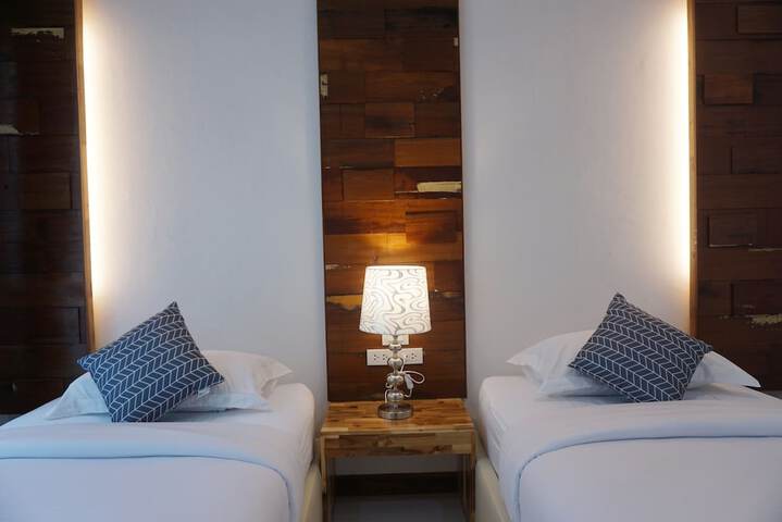 Room 12 of 48