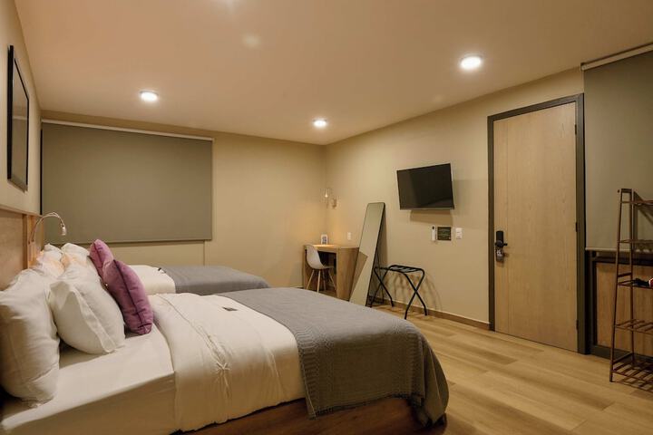 Room 8 of 34