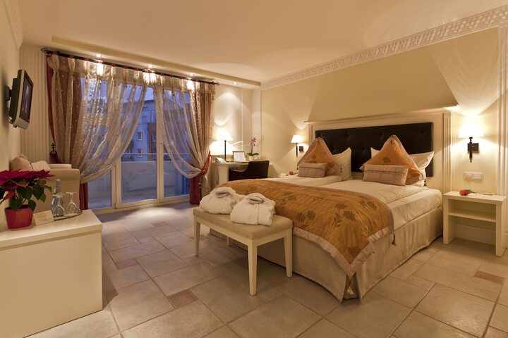 Room 10 of 40