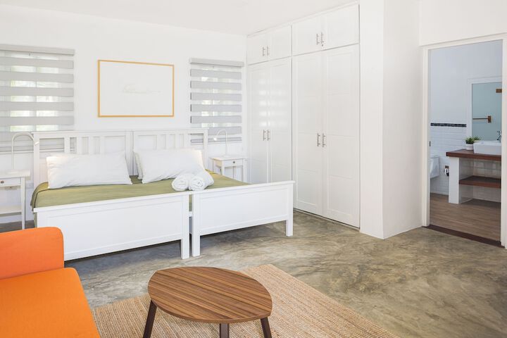 Room 4 of 43