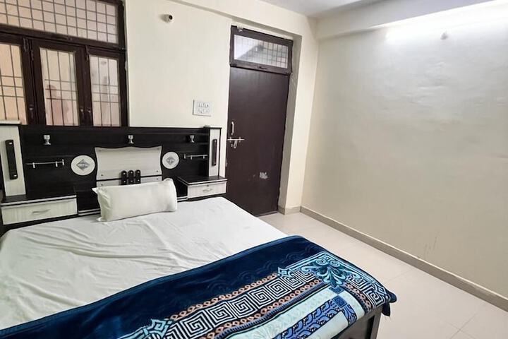 Room 8 of 15