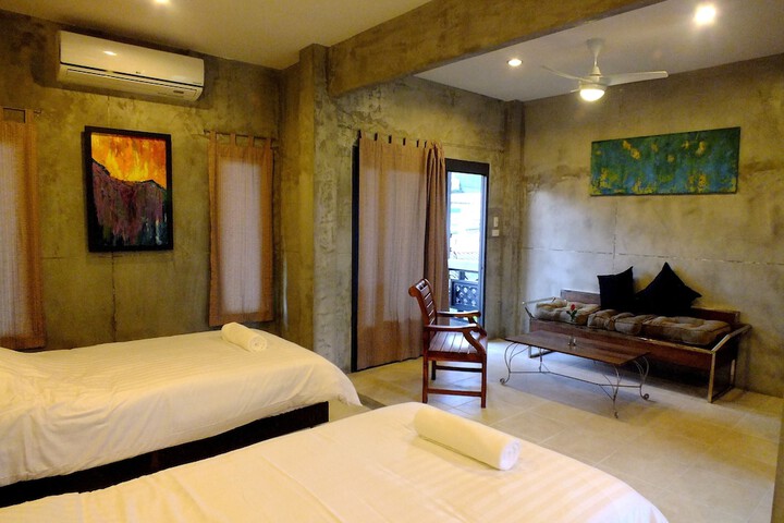 Room 9 of 35