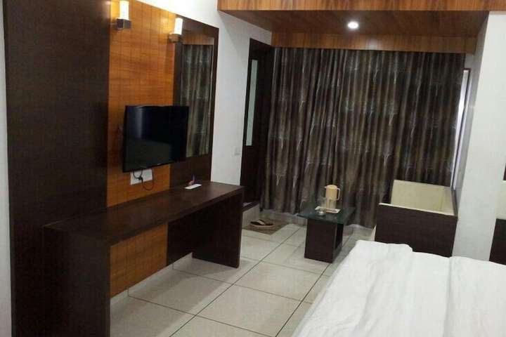 Room 13 of 17