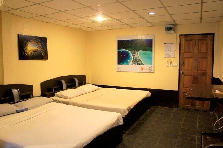 Room 28 of 47