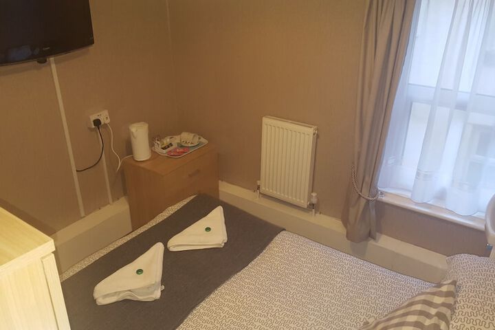 Room 2 of 49