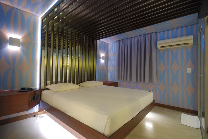 Room 12 of 37